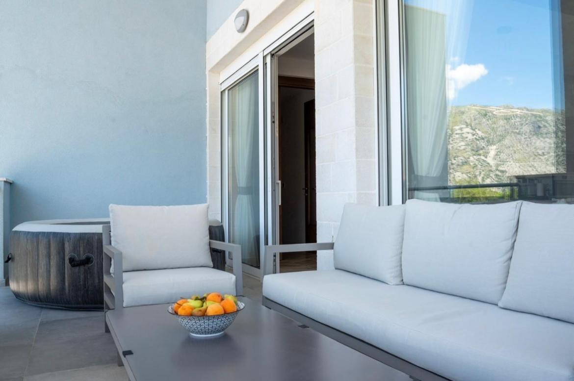 Luxury Apartment Vasilisa Kotor Exterior photo